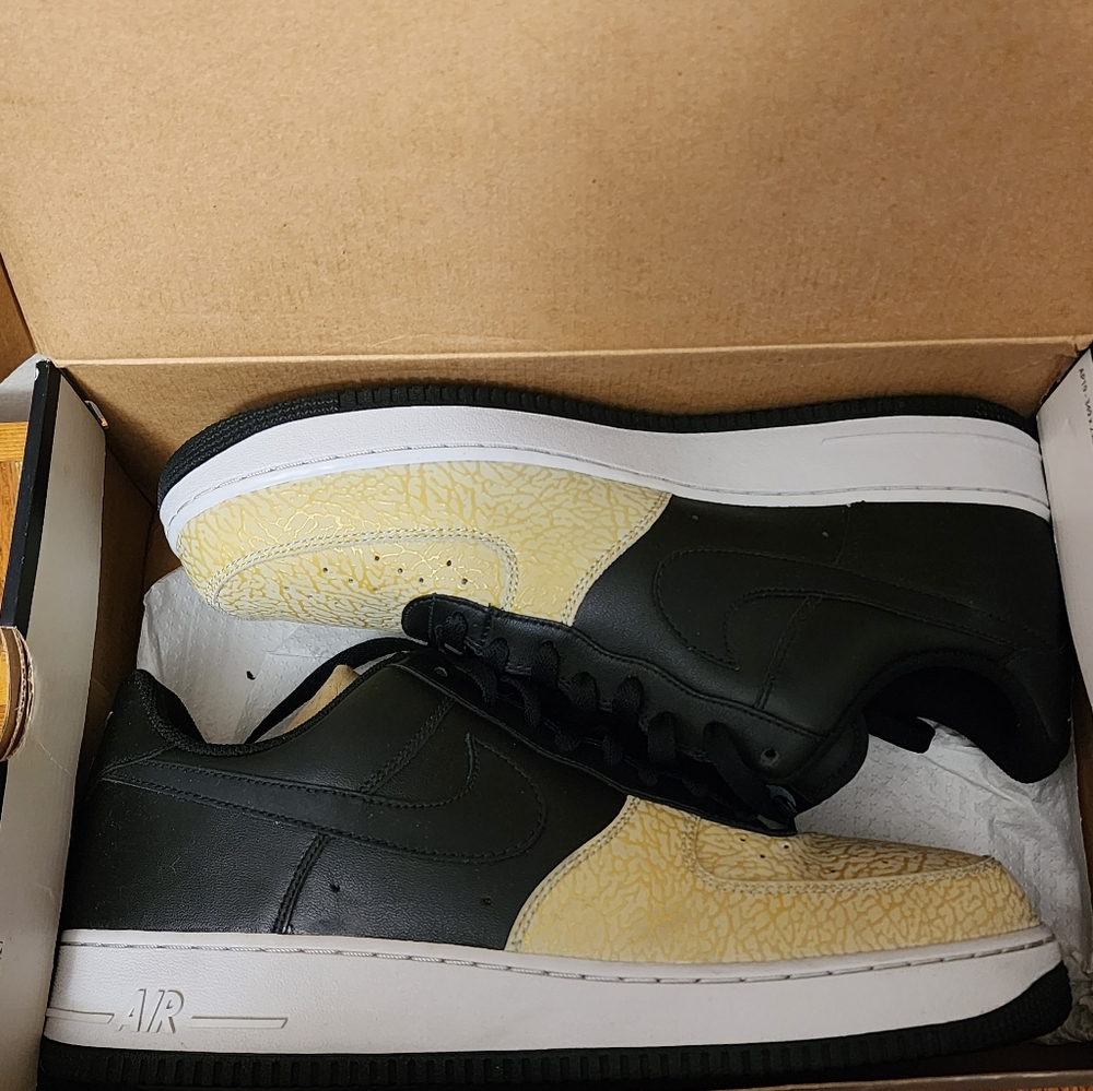 NWT Nike Air Force 1s Premium 07' - Picture 2 of 6